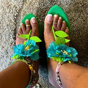 NWOT Super Cute Flower Wedge Sandals